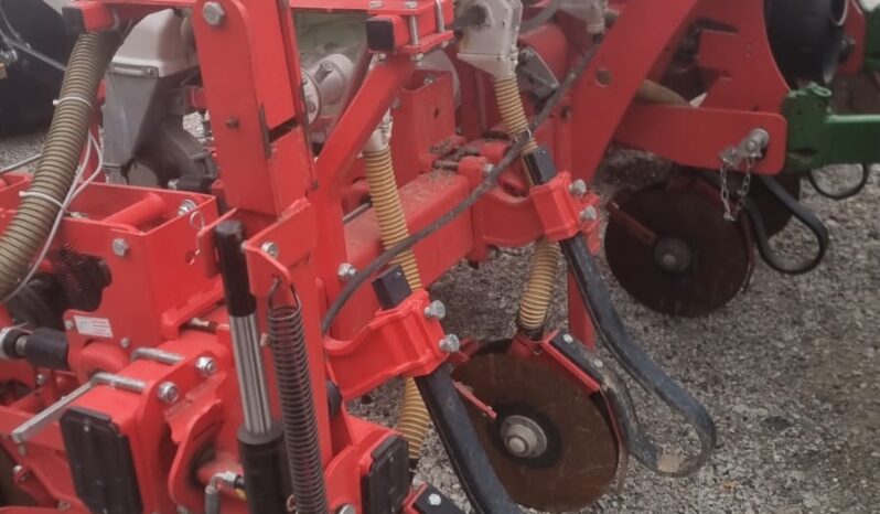 
								Semanatoare BUFER 6 RANDURI CU DUBLU DISC LA SEMANAT SI FERTILIZARE full									